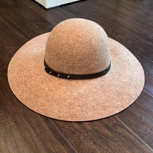 Wool Adjustable hat NWT